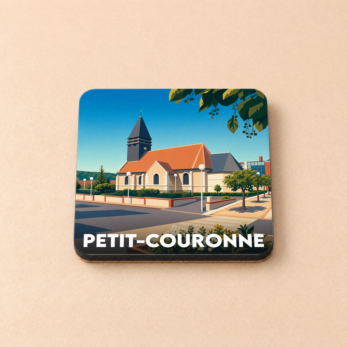 Dessous de verre souvenir de la ville de Petit-Couronne avec une illustration stylisée d'une église.