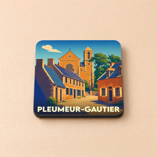 Dessous de verre souvenir de la ville de Pleumeur-Gautier avec une illustration stylisée de son église et de ses maisons traditionnelles.