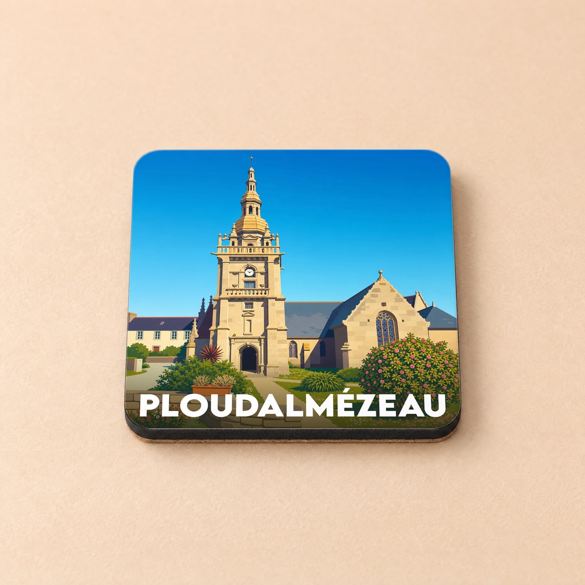 Dessous de verre souvenir de la ville de Ploudalmézeau avec une illustration stylisée de son église.