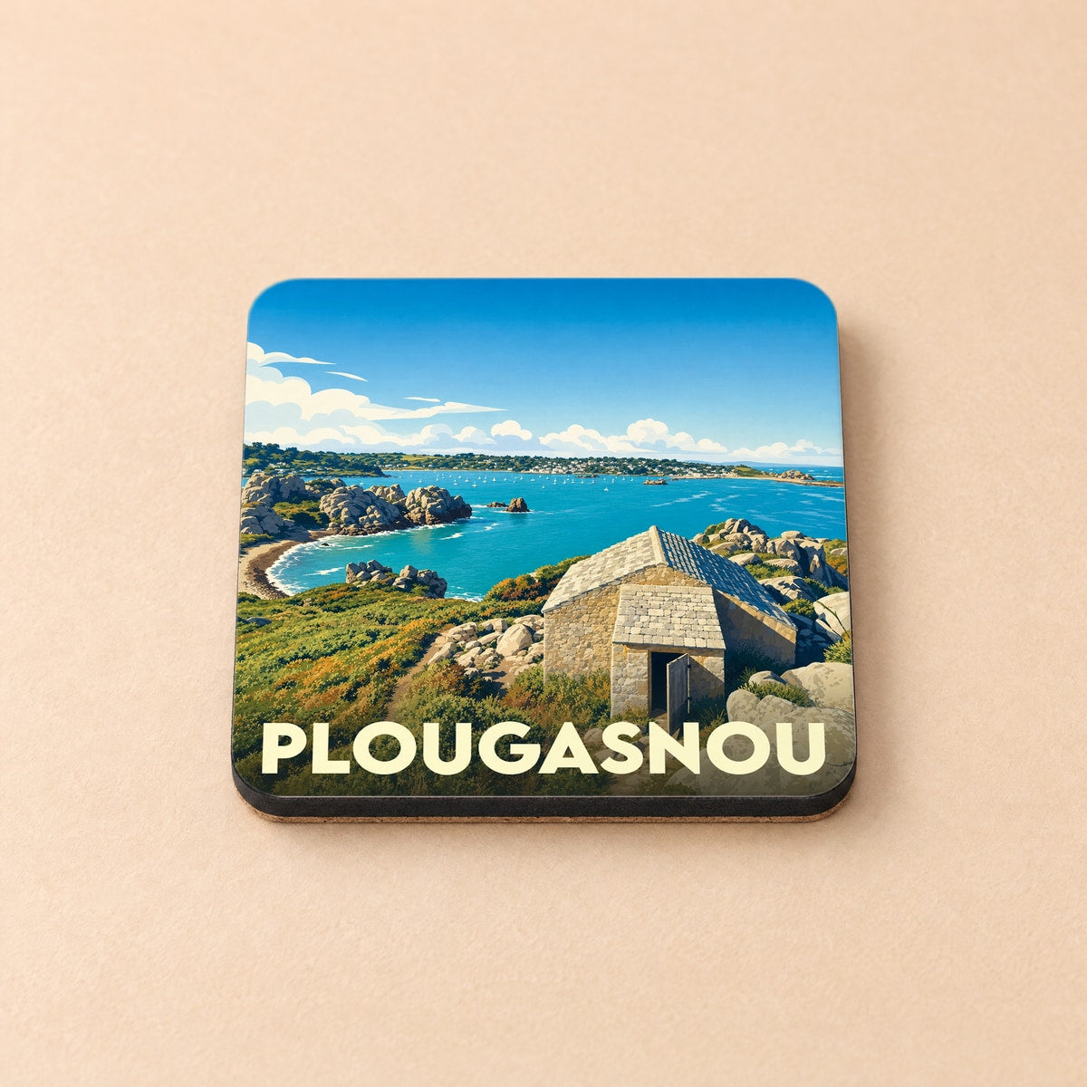 Dessous de verre souvenir de la ville de Plougasnou avec une illustration stylisée d'un paysage côtier breton.