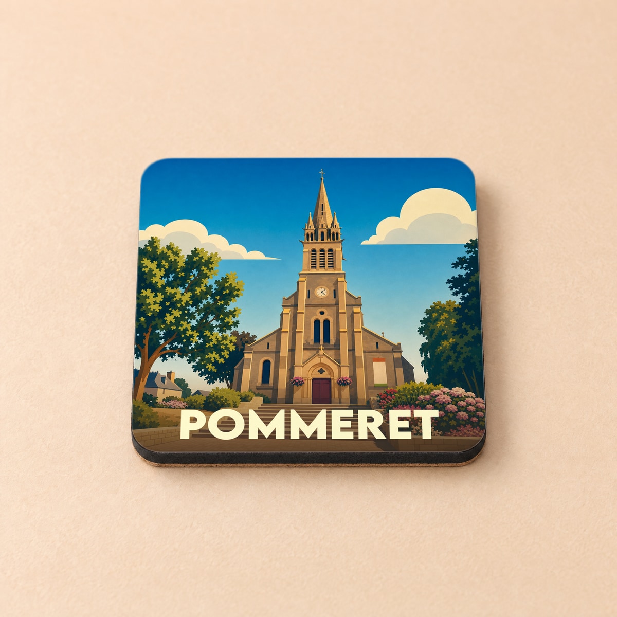 Dessous de verre souvenir de la ville de Pommeret avec une illustration stylisée de son église.