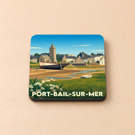 Dessous de verre souvenir de la ville de Port-Bail-sur-Mer avec une illustration stylisée de son littoral et de son église.