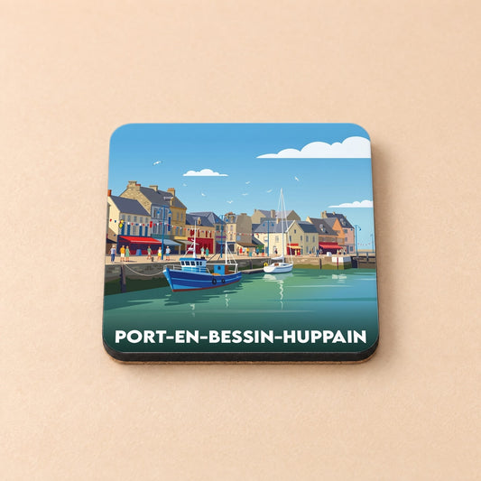 Dessous de verre souvenir de Port-en-Bessin-Huppain illustrant son port de pêche de façon stylisée.