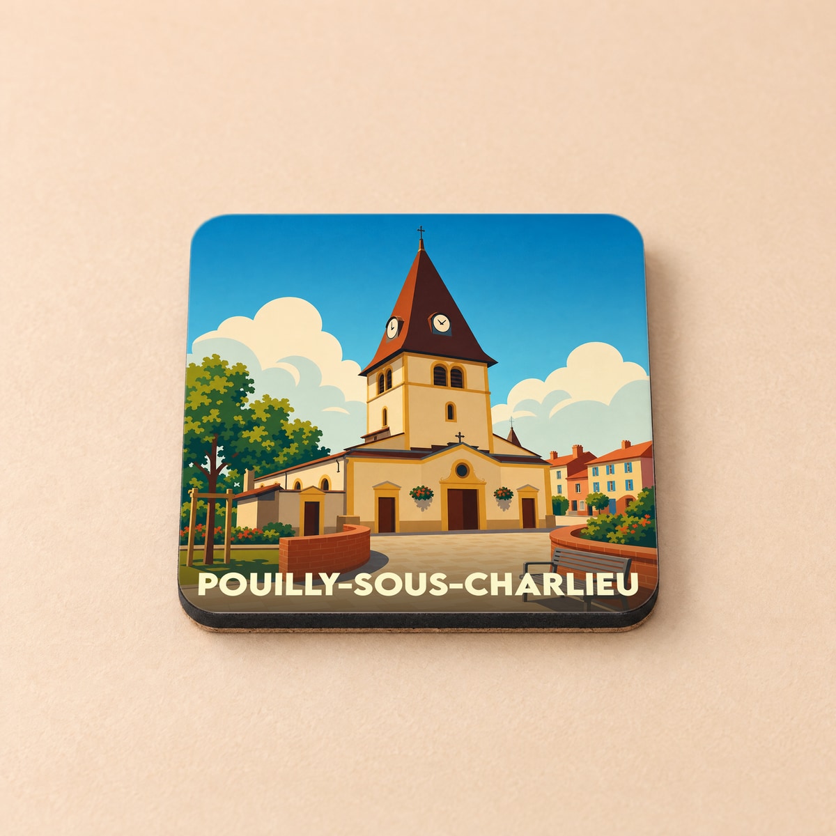 Dessous de verre souvenir de la ville de Pouilly-sous-Charlieu avec une illustration stylisée de son église.