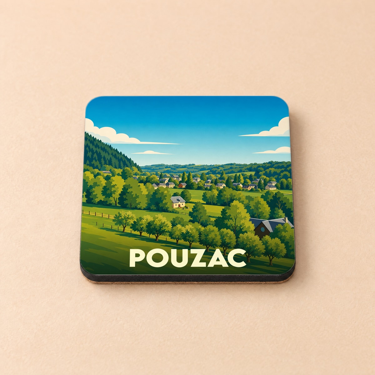 Dessous de verre souvenir de la ville de Pouzac avec une illustration stylisée de son paysage vallonné.