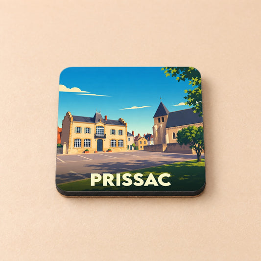 Dessous de verre souvenir de la ville de Prissac avec une illustration stylisée d'une place ensoleillée.