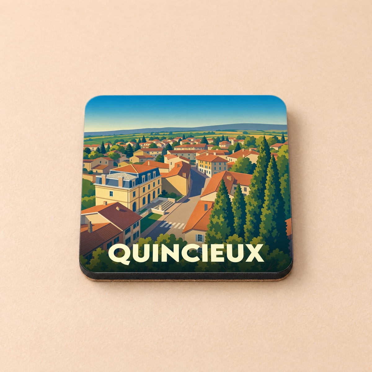 Dessous de verre souvenir de la ville de Quincieux avec une illustration stylisée d'un paysage urbain.