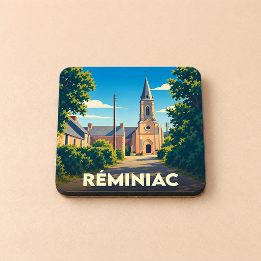 Dessous de verre souvenir de la ville de Réminiac avec une illustration stylisée d'une église sous un ciel bleu.