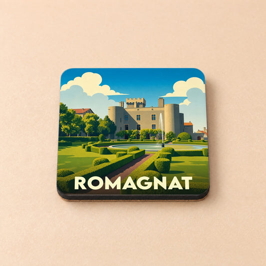 Dessous de verre souvenir de la ville de Romagnat orné d'une illustration stylisée de son château et de ses jardins.