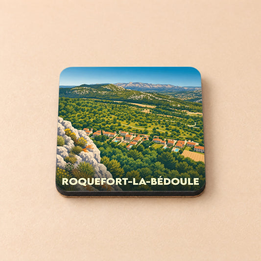 Dessous de verre souvenir de la ville de Roquefort-la-Bédoule avec une illustration stylisée de son paysage vallonné.