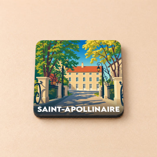 Dessous de verre souvenir de la ville de Saint-Apollinaire avec une illustration stylisée d'une demeure bourgeoise derrière une grille.