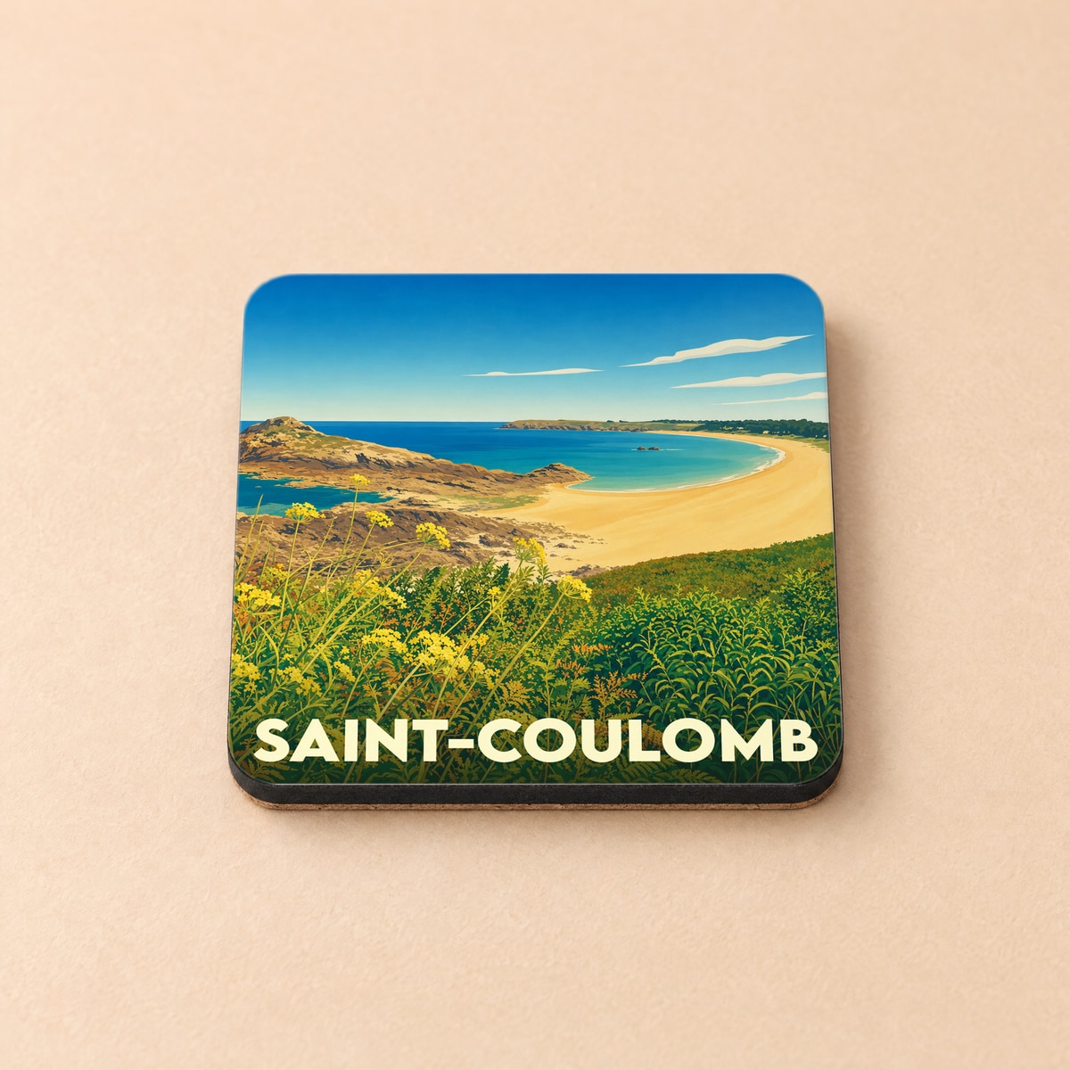 Dessous de verre souvenir de la ville de Saint-Coulomb avec une illustration stylisée de sa côte littorale.