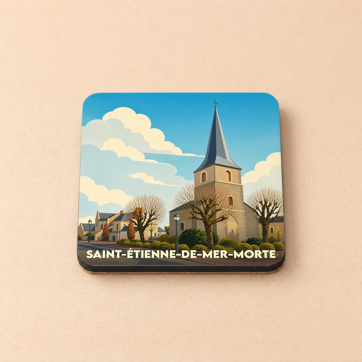 Dessous de verre souvenir de la ville de Saint-Étienne-de-Mer-Morte avec une illustration stylisée de son église.