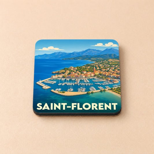 Dessous de verre souvenir de la ville de Saint-Florent avec une illustration stylisée de son port et de ses montagnes.