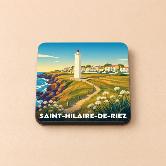 Dessous de verre souvenir de Saint-Hilaire-de-Riez illustrant un phare et la côte sauvage avec un style rétro.
