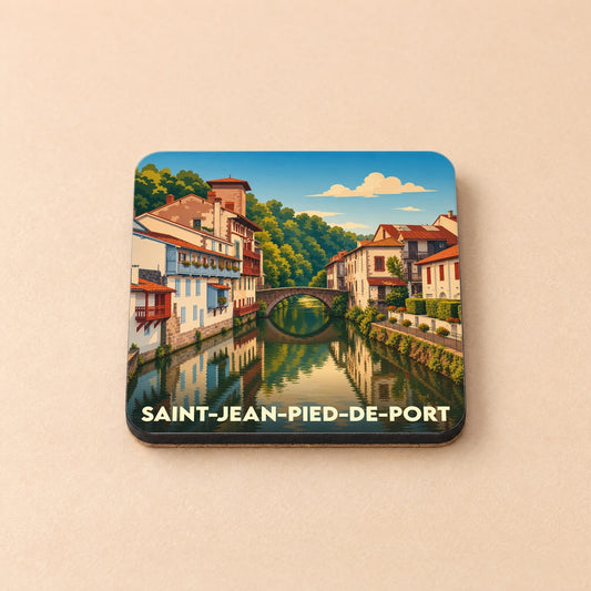 Dessous de verre souvenir de la ville de Saint-Jean-Pied-de-Port avec une illustration stylisée.