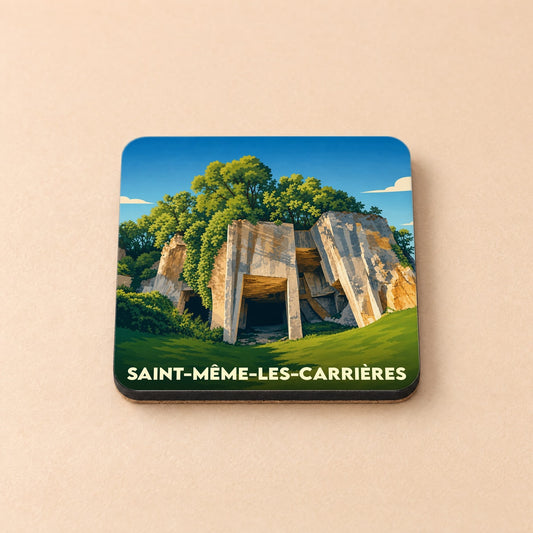 Dessous de verre souvenir de la ville de Saint-Même-les-Carrières avec une illustration stylisée de ses carrières de pierre.