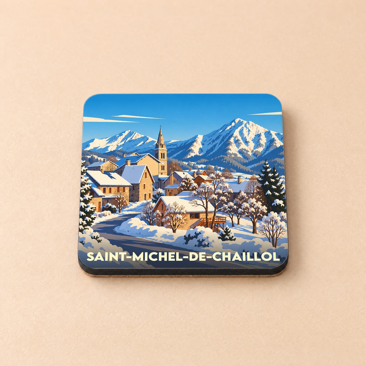 Dessous de verre souvenir de Saint-Michel-de-Chaillol illustrant un village enneigé au pied des montagnes.