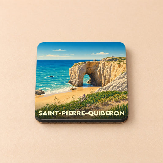 Dessous de verre souvenir de la ville de Saint-Pierre-Quiberon avec une illustration stylisée de sa côte sauvage.
