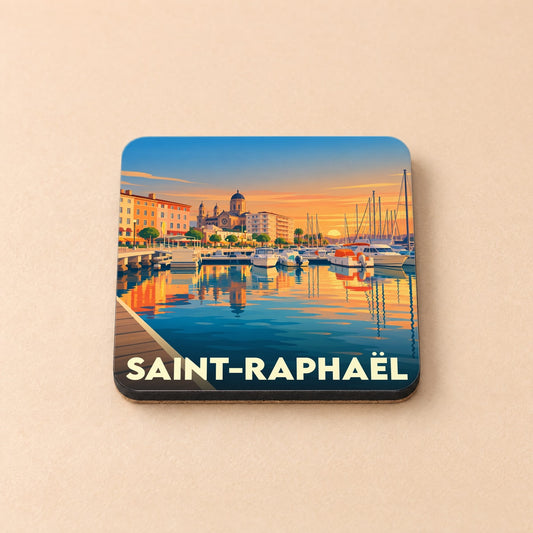 Dessous de verre souvenir de la ville de Saint-Raphaël avec une illustration stylisée du port au coucher du soleil.