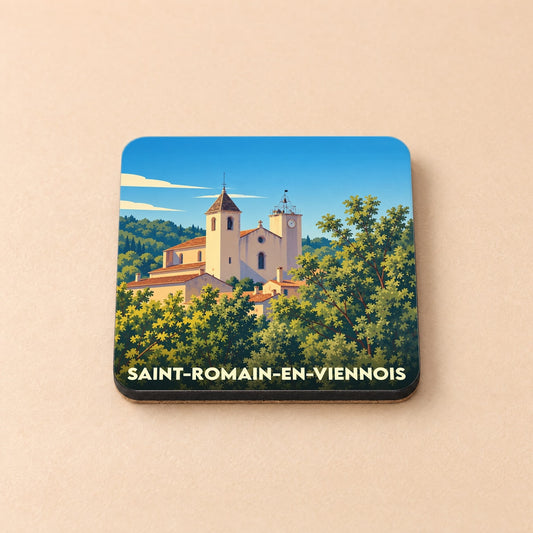 Dessous de verre souvenir de la ville de Saint-Romain-en-Viennois avec une illustration stylisée de son église et de ses paysages verdoyants.