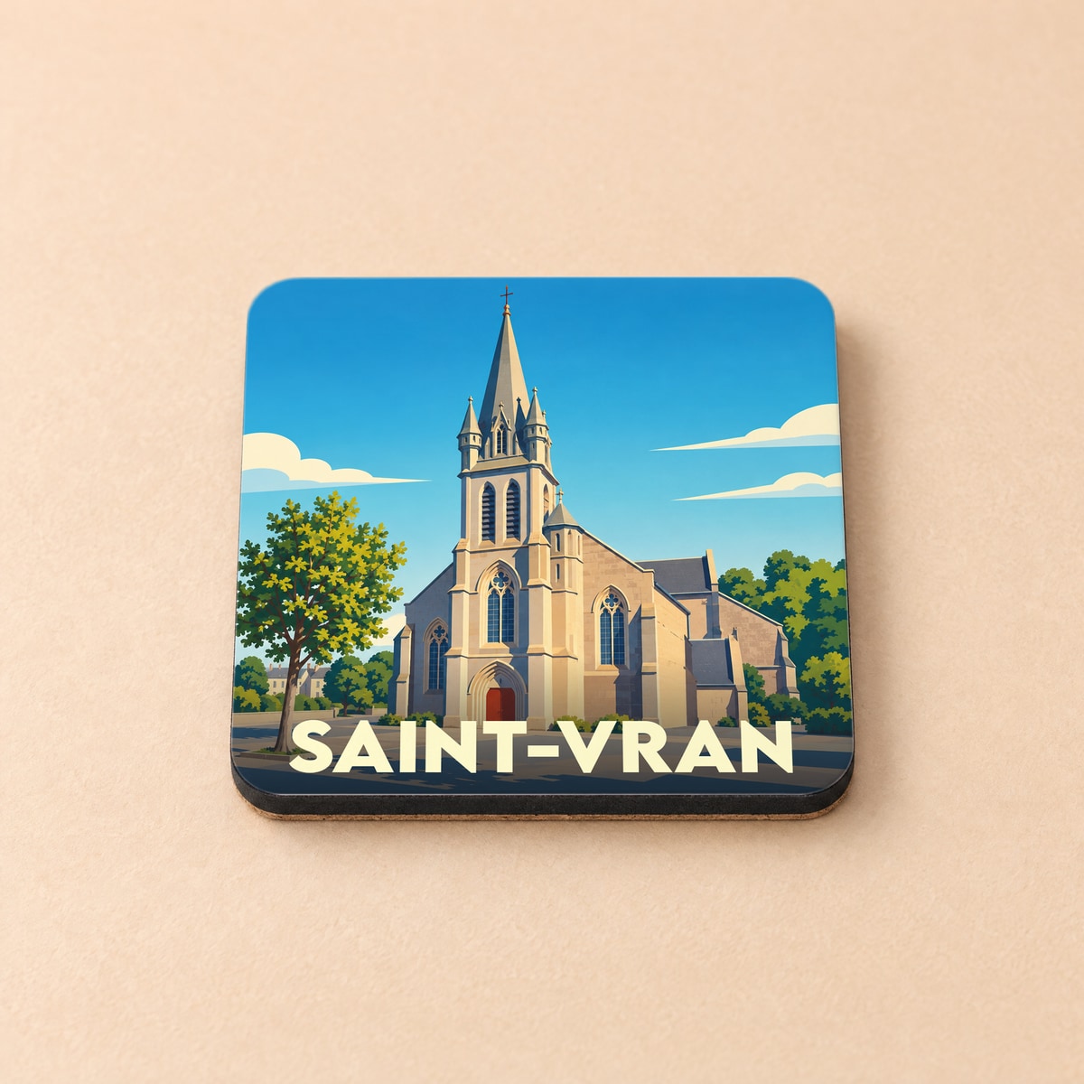 Dessous de verre souvenir de la ville de Saint-Vran avec une illustration stylisée d'une église sous un ciel bleu.