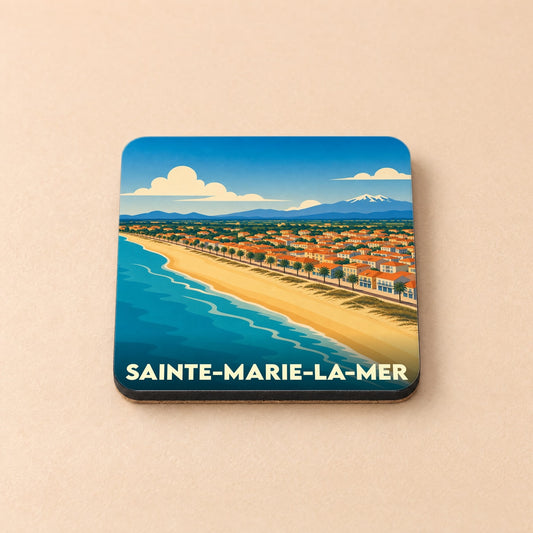 Dessous de verre souvenir de la ville de Sainte-Marie-la-Mer avec une illustration stylisée du bord de mer.