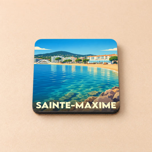 Dessous de verre souvenir de la ville de Sainte-Maxime avec une illustration stylisée de son littoral.