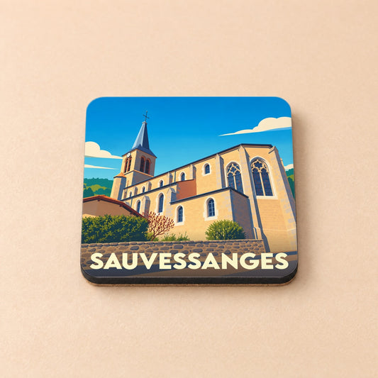 Dessous de verre souvenir de la ville de Sauvessanges avec une illustration stylisée de son église.