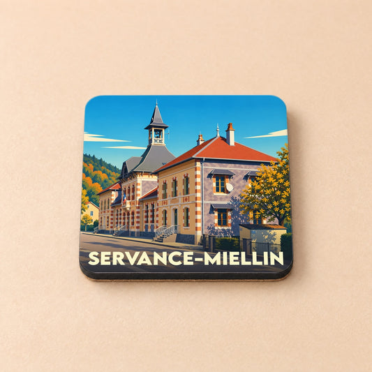 Dessous de verre souvenir de la ville de Servance-Miellin avec une illustration stylisée de sa mairie.