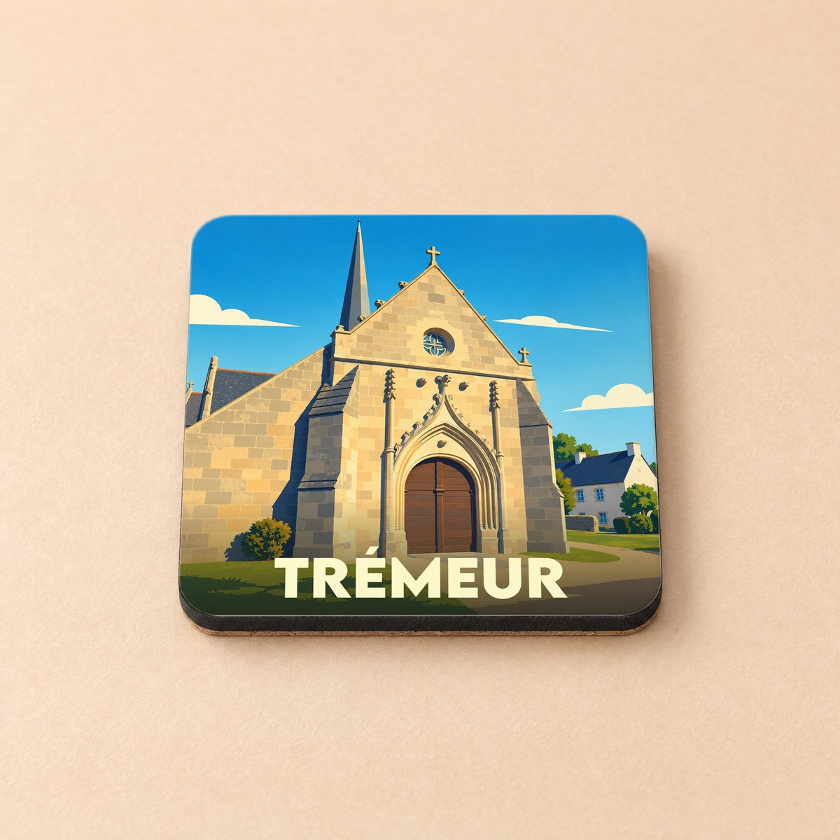 Dessous de verre souvenir de la ville de Trémeur avec une illustration stylisée de son église.