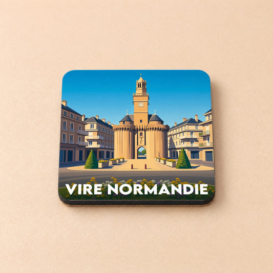 Dessous de verre souvenir de la ville de Vire Normandie avec une illustration stylisée de la Porte Horloge.