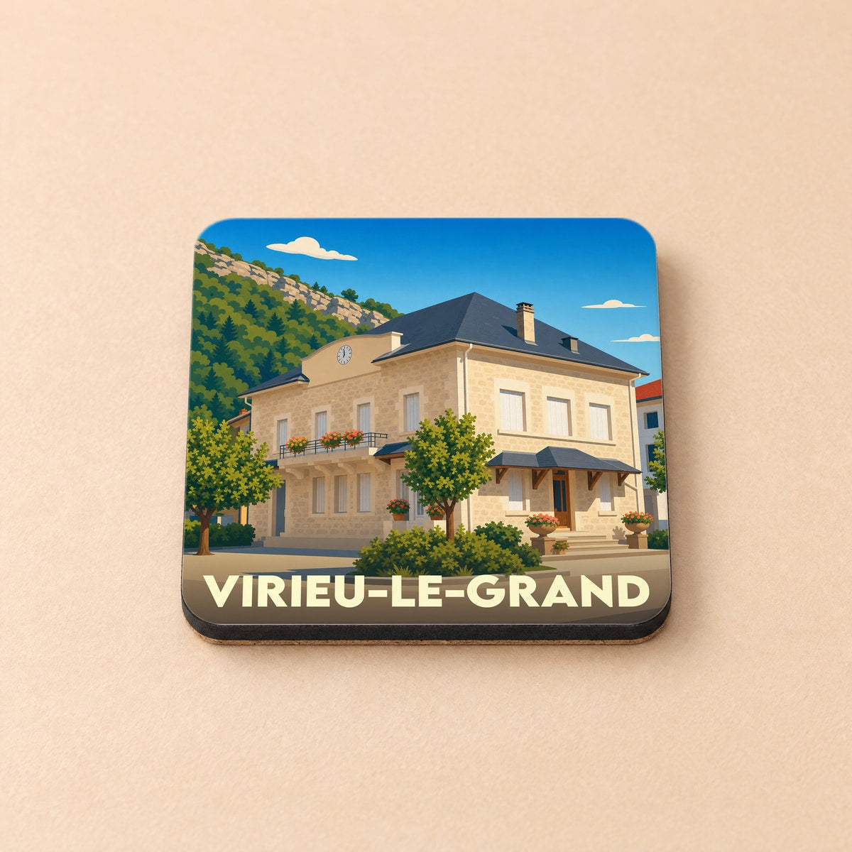 Dessous de verre souvenir de la ville de Virieu-le-Grand avec une illustration stylisée.