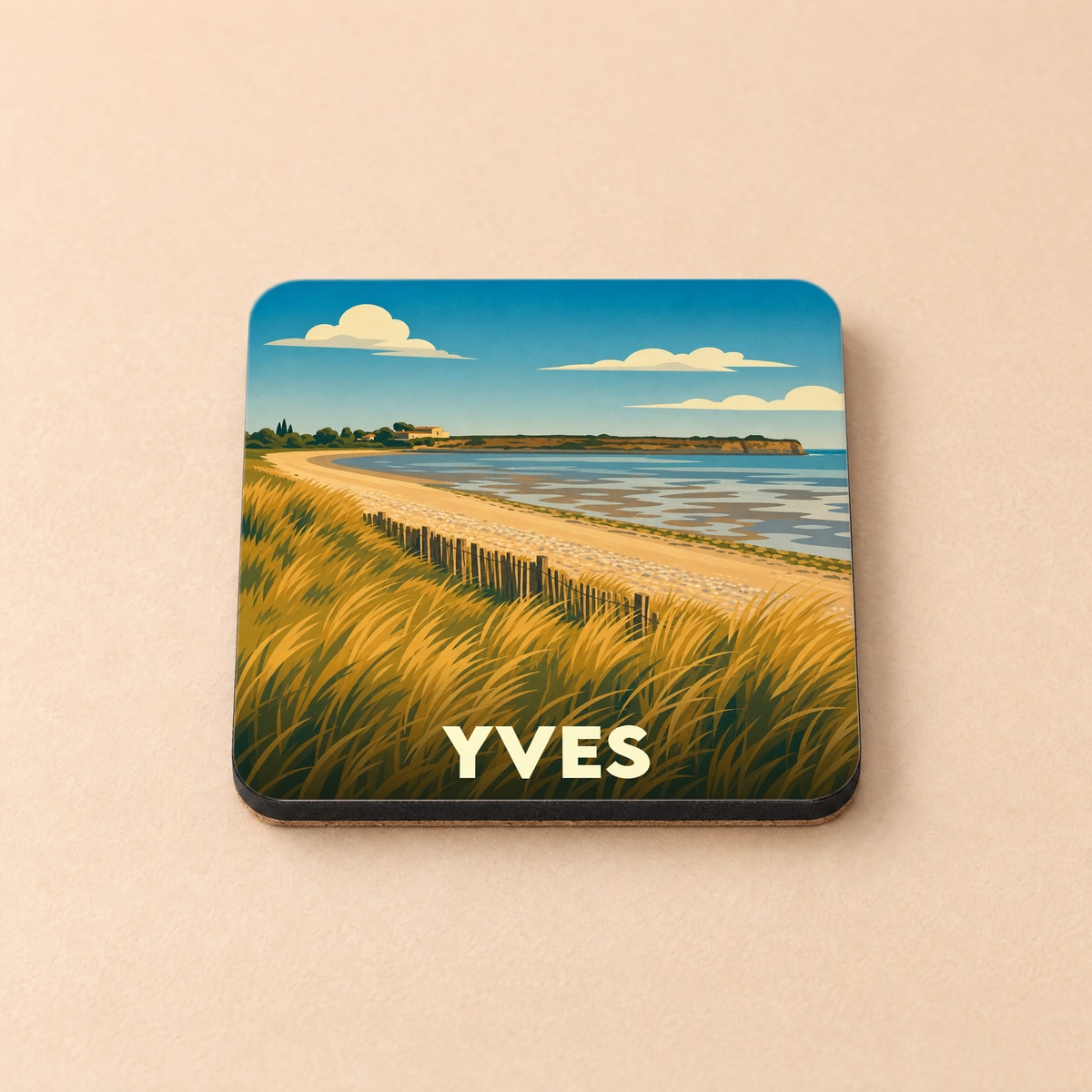 Dessous de verre souvenir de la ville de Yves avec une illustration stylisée de son bord de mer.