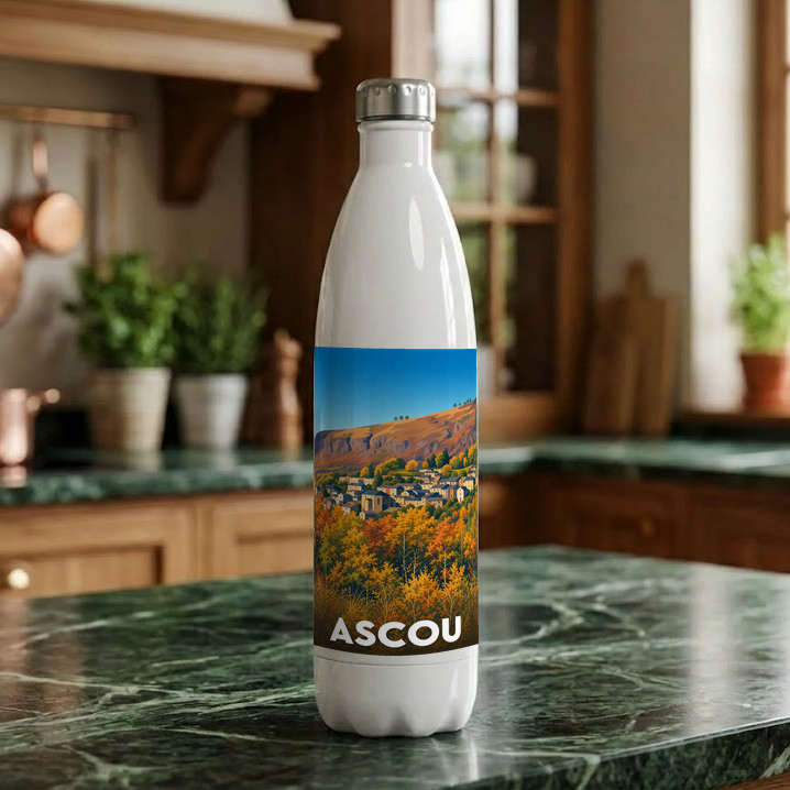 Gourde souvenir de la ville d'Ascou avec une illustration paysagère stylisée.