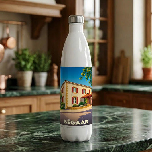 Gourde souvenir de la ville de Bégaar avec une illustration stylisée d'une maison traditionnelle.