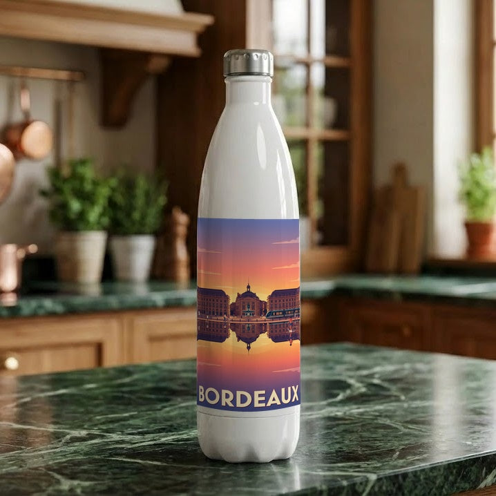 Gourde souvenir de la ville de Bordeaux avec une illustration stylisée.