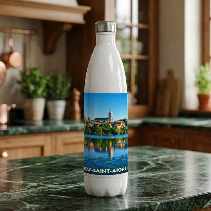 Gourde blanche souvenir de la ville de Bray-Saint-Aignan illustrée par une vue panoramique du bord de l'eau.
