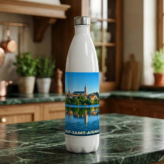 Gourde blanche souvenir de la ville de Bray-Saint-Aignan illustrée par une vue panoramique du bord de l'eau.