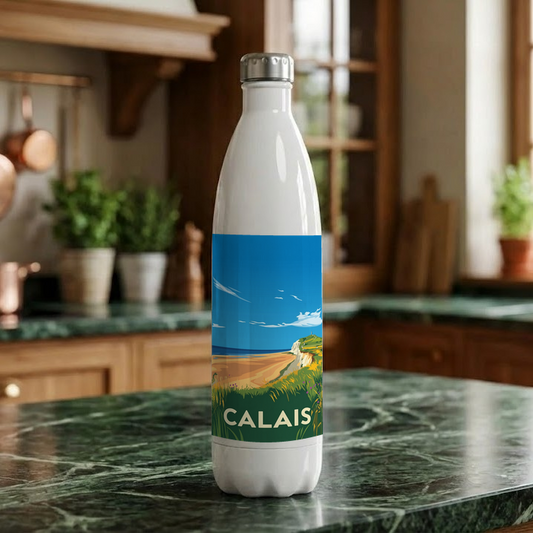 Gourde souvenir de la ville de Calais avec une illustration stylisée de son paysage côtier.