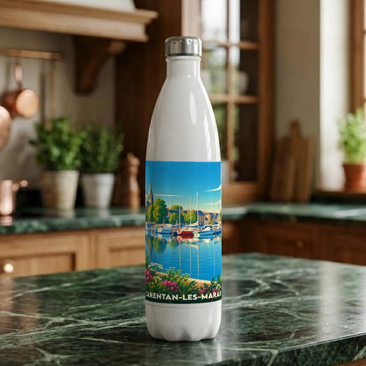 Gourde souvenir de la ville de Carentan-les-Marais avec une illustration stylisée de son port.