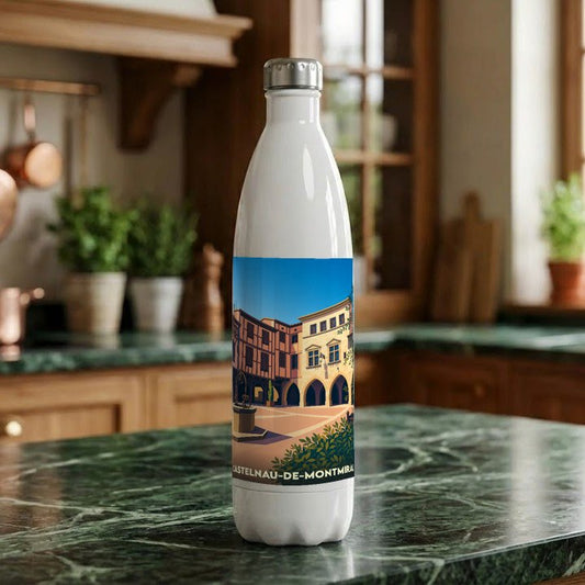Gourde souvenir de la ville de Castelnau-de-Montmiral avec une illustration stylisée de sa place centrale.