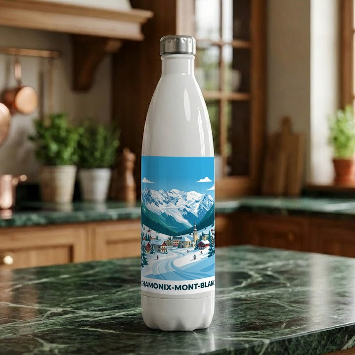 Gourde souvenir de la ville de Chamonix-Mont-Blanc avec une illustration stylisée de montagnes enneigées.