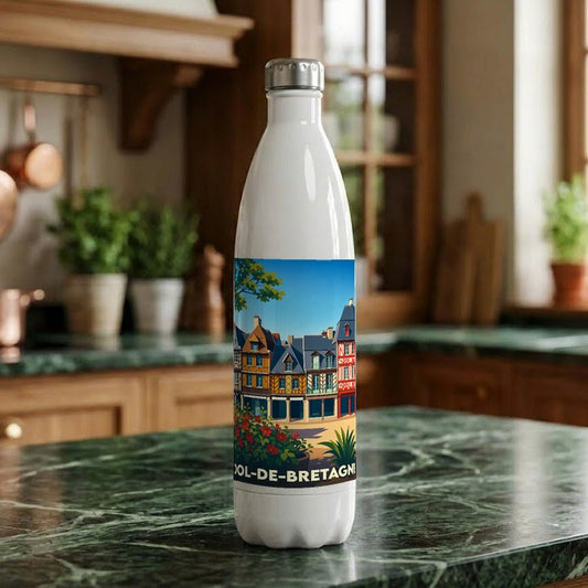 Gourde souvenir de la ville de Dol-de-Bretagne avec une illustration stylisée de maisons à colombages.