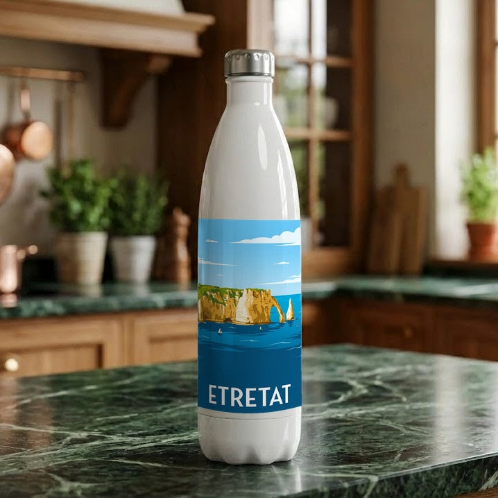 Gourde souvenir de la ville d'Étretat avec une illustration stylisée.