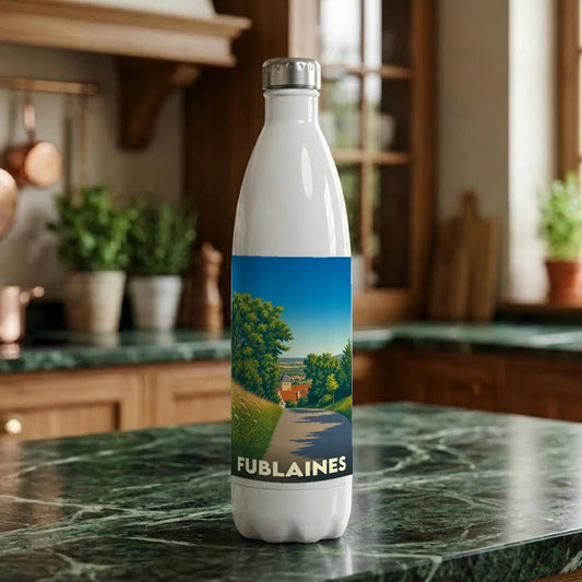 Gourde blanche souvenir de la ville de Fublaines avec une illustration stylisée de paysage champêtre.