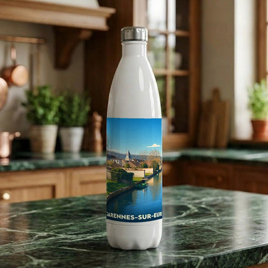 Gourde souvenir de la ville de Garennes-sur-Eure ornée d'une illustration stylisée de ses bords de l'Eure.