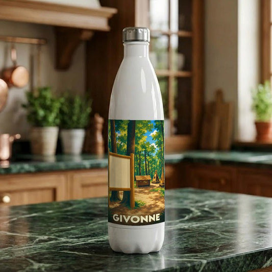 Gourde souvenir de la ville de Givonne avec une illustration stylisée d'un paysage forestier.