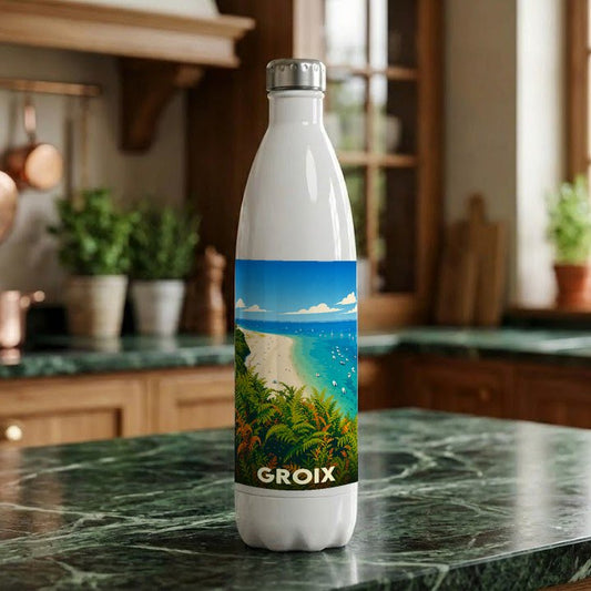 Gourde souvenir de l'île de Groix avec une illustration stylisée d'une plage bordée de végétation.