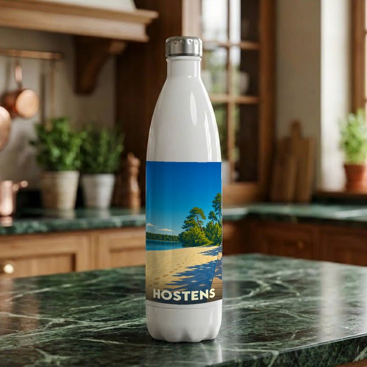 Gourde souvenir de la ville de Hostens avec une illustration stylisée d'un paysage de plage et de pins.